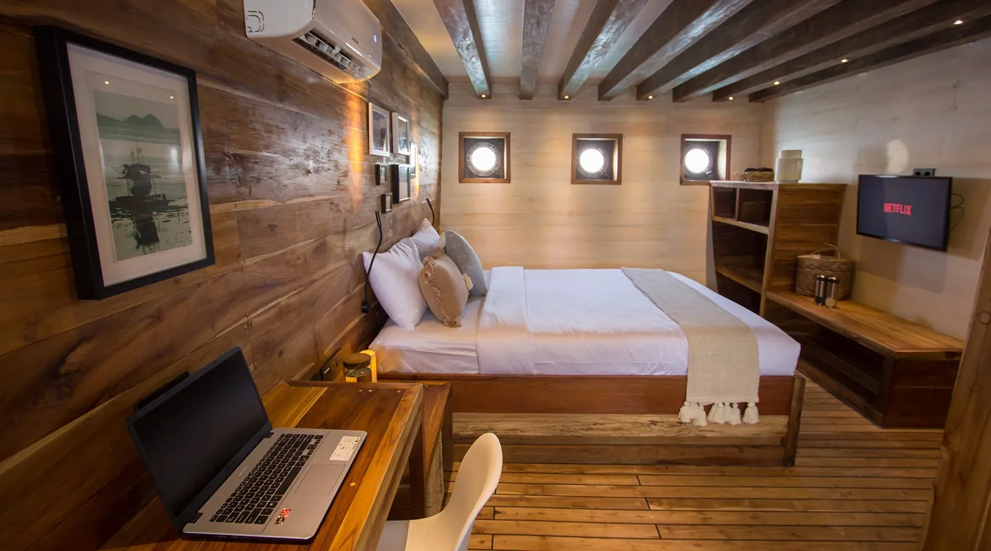 FENIDES Master cabin