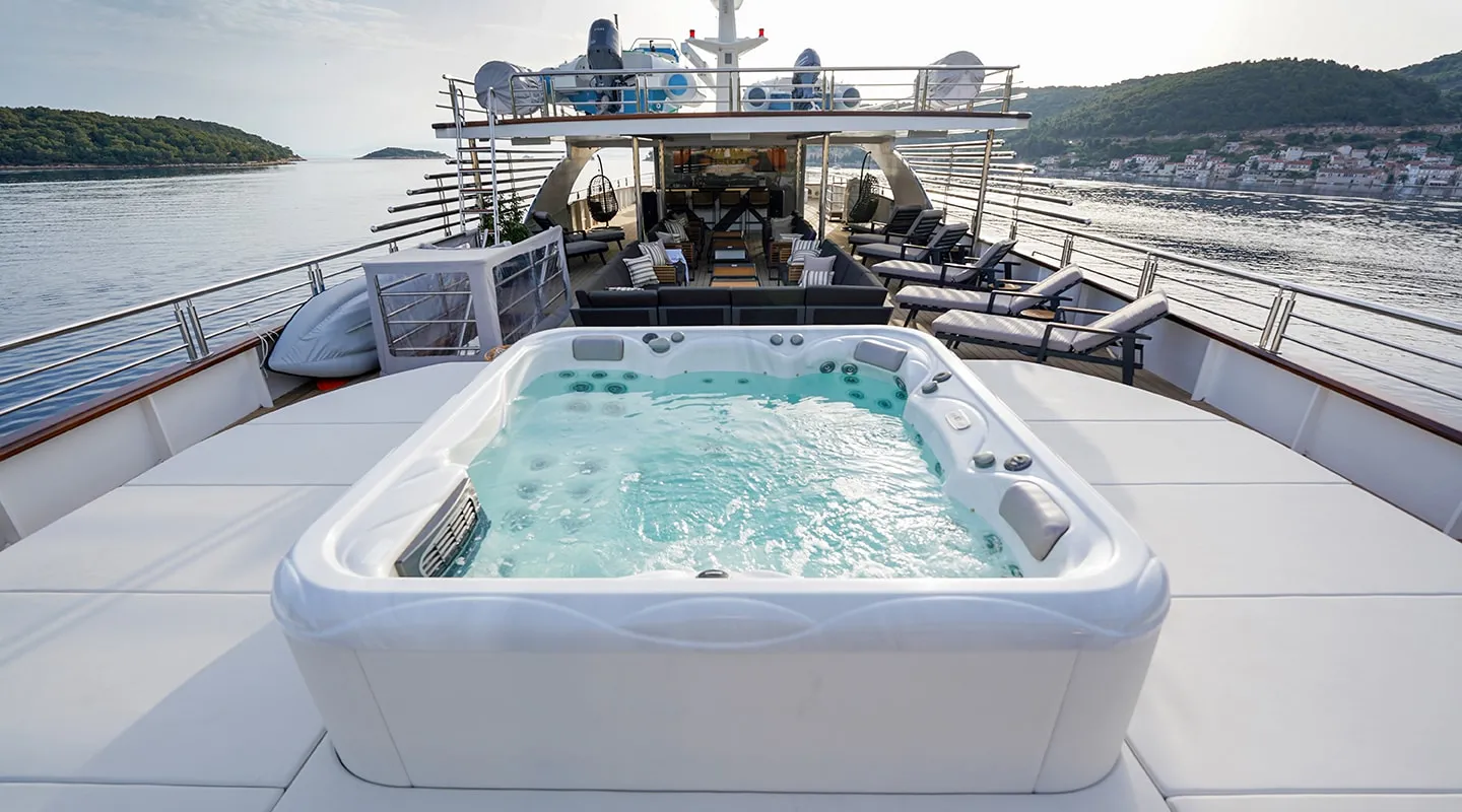FREEDOM Jacuzzi