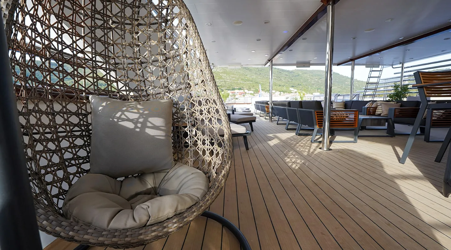 FREEDOM Lounge area