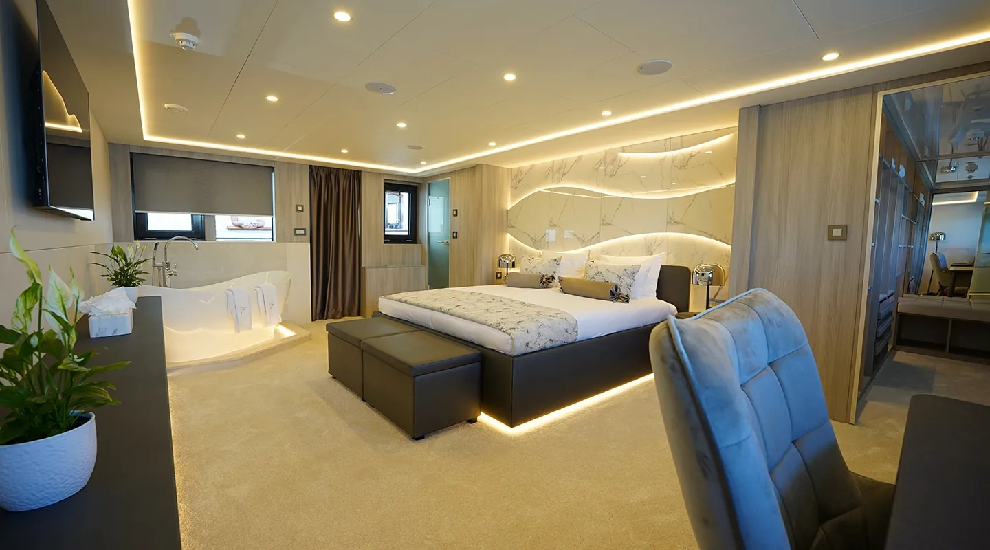FREEDOM Master cabin