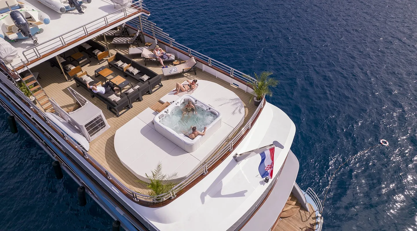 FREEDOM Upper deck