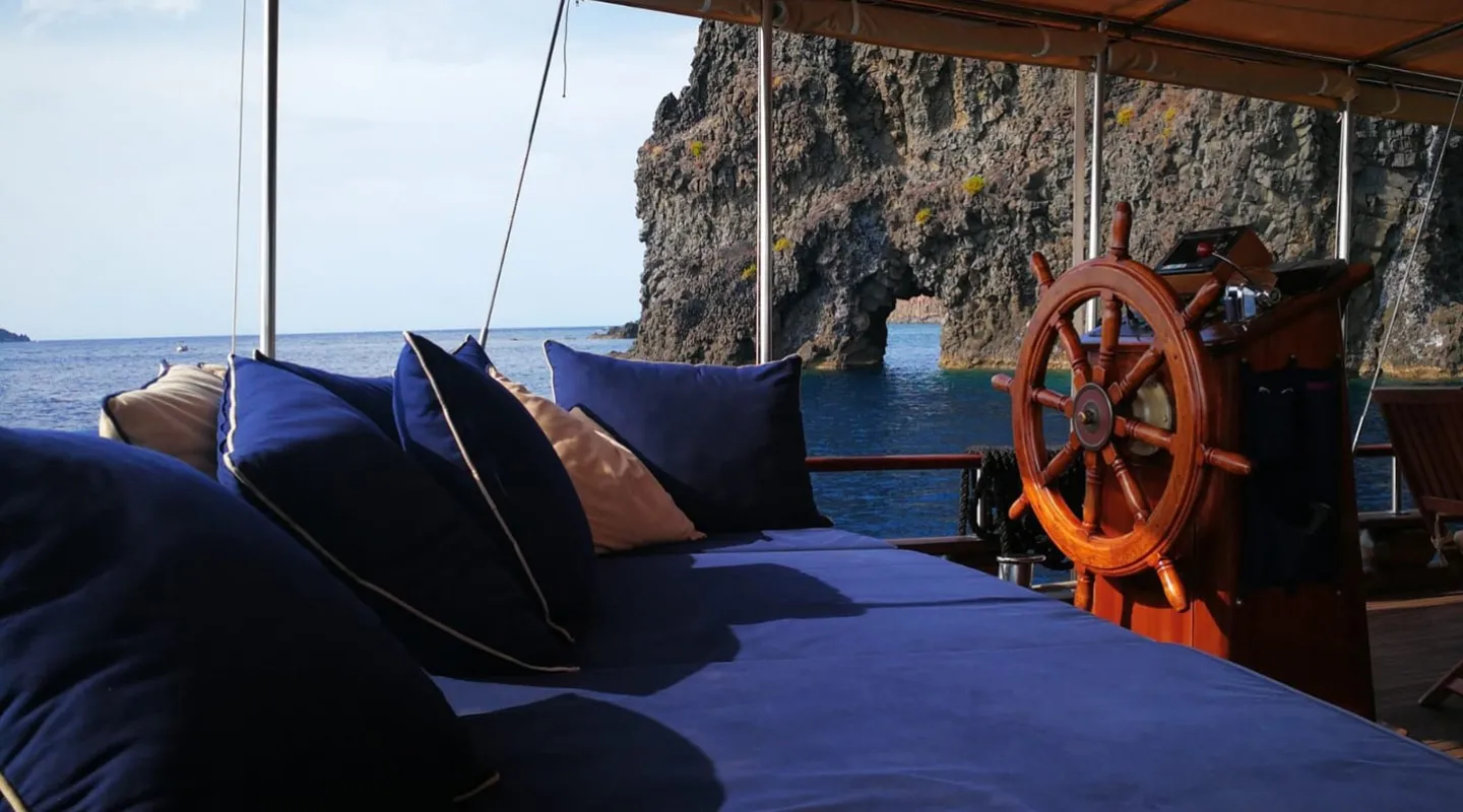 GELIDONYA II Aft deck