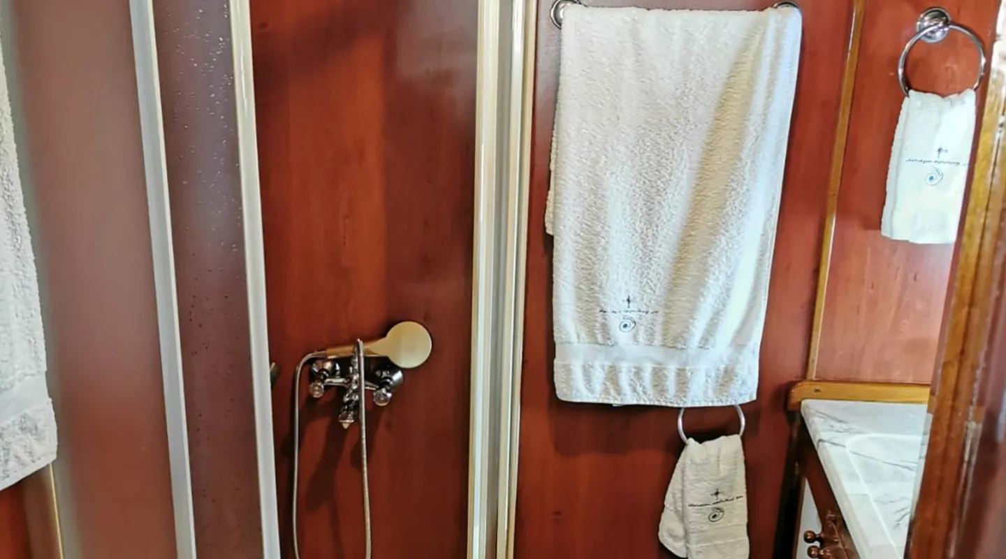 GELIDONYA II Bathroom