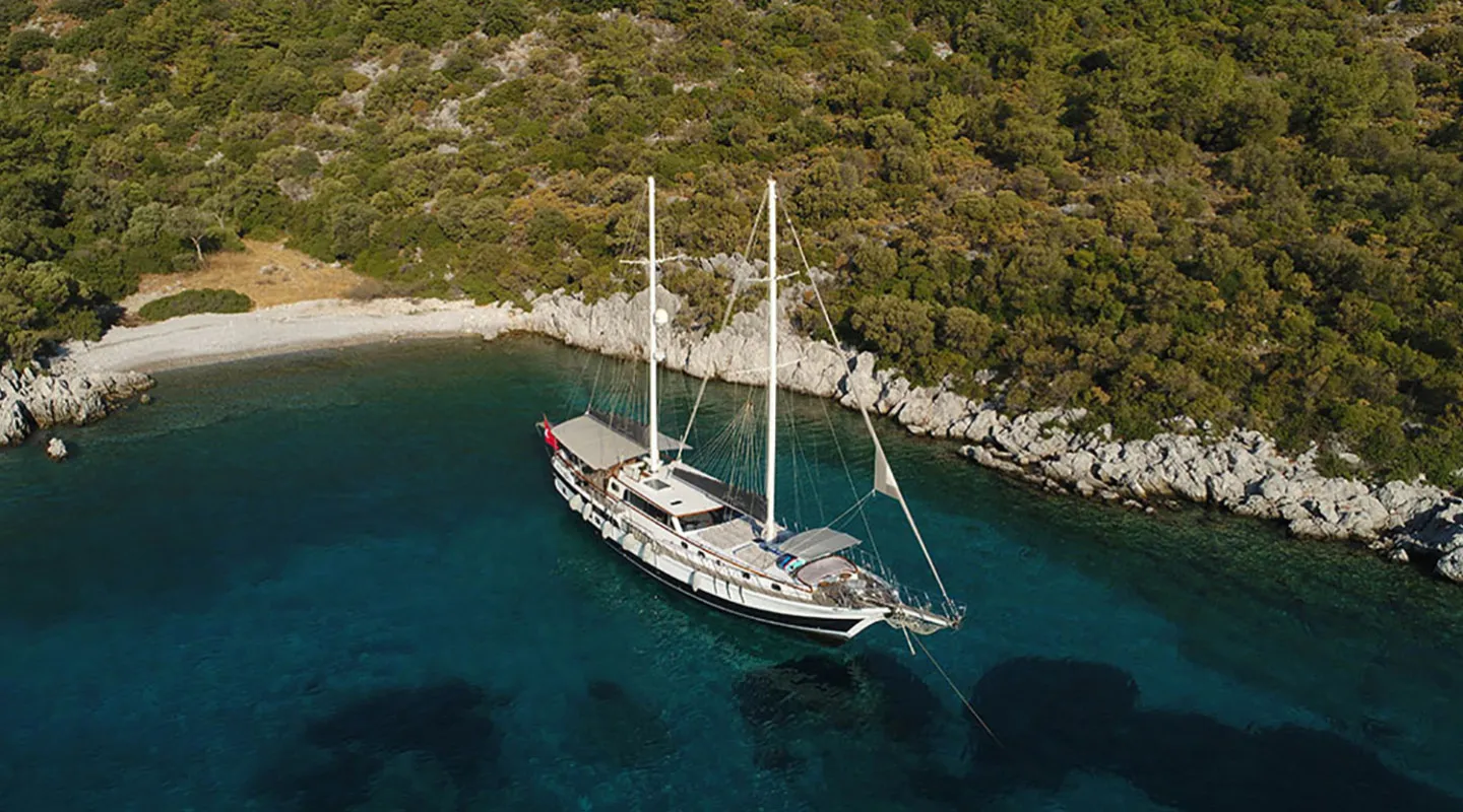 GRAND SAILOR Anchored