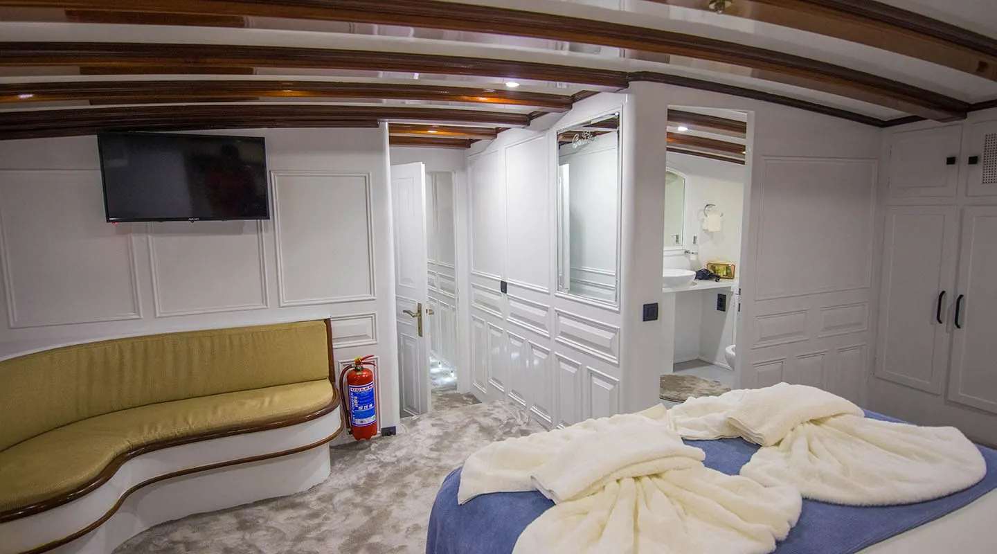 GRANDE MARE Master cabin