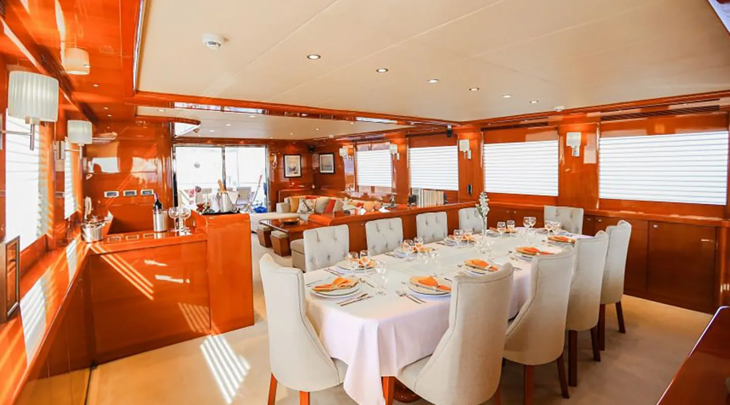 GUL MARIA Saloon