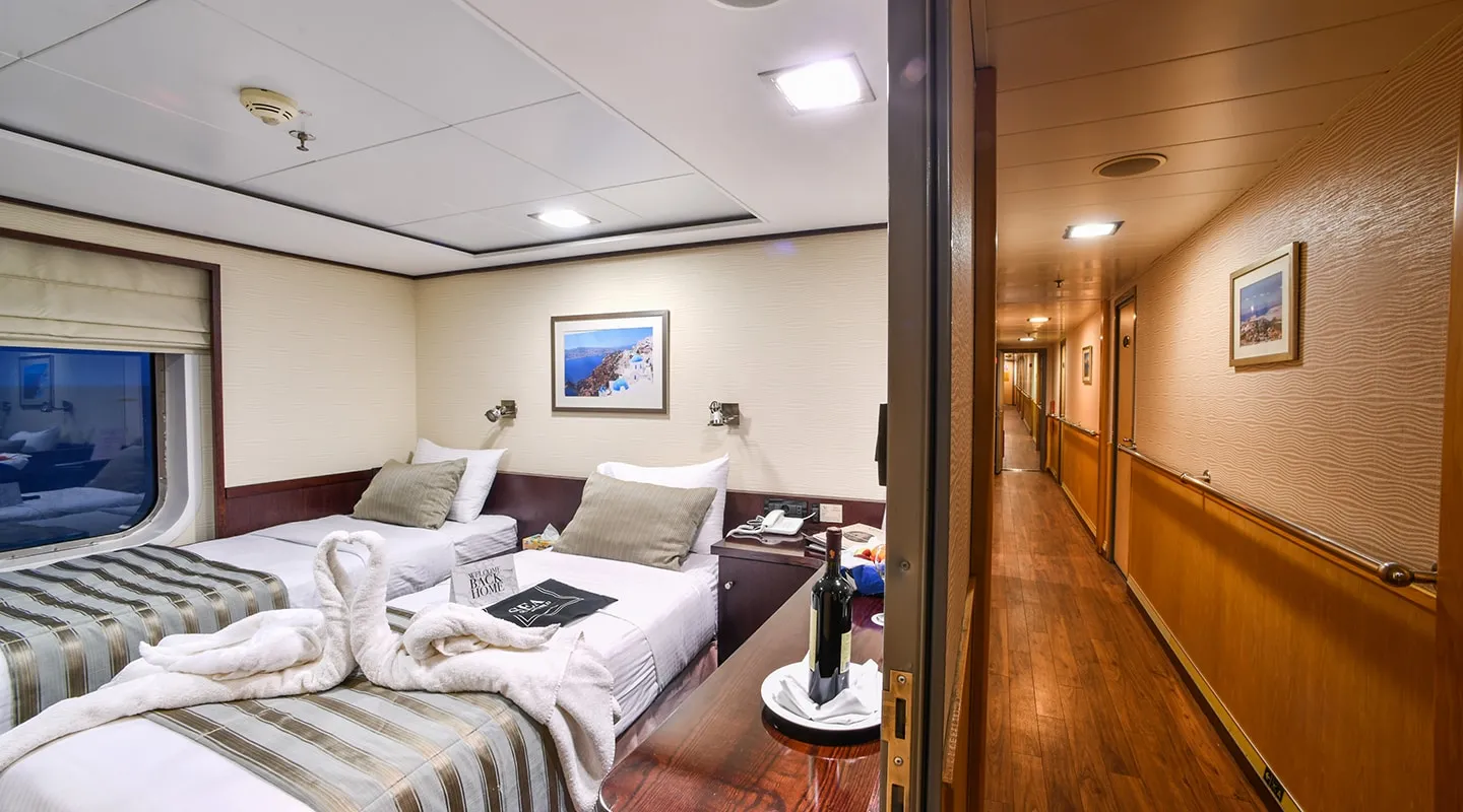 HARMONY V Twin cabin