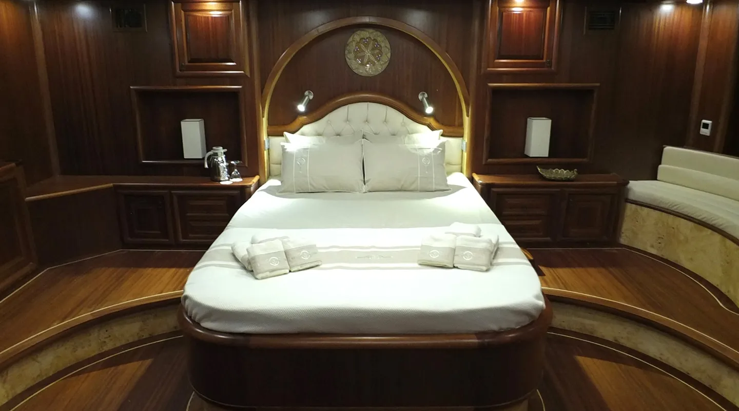 KAPTAN MEHMET BUGRA Master cabin