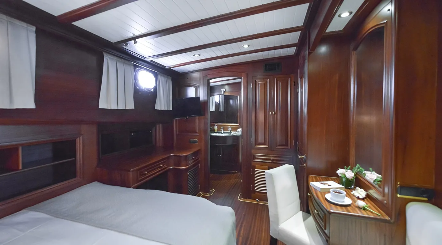 LADY CHRISTA Double cabin