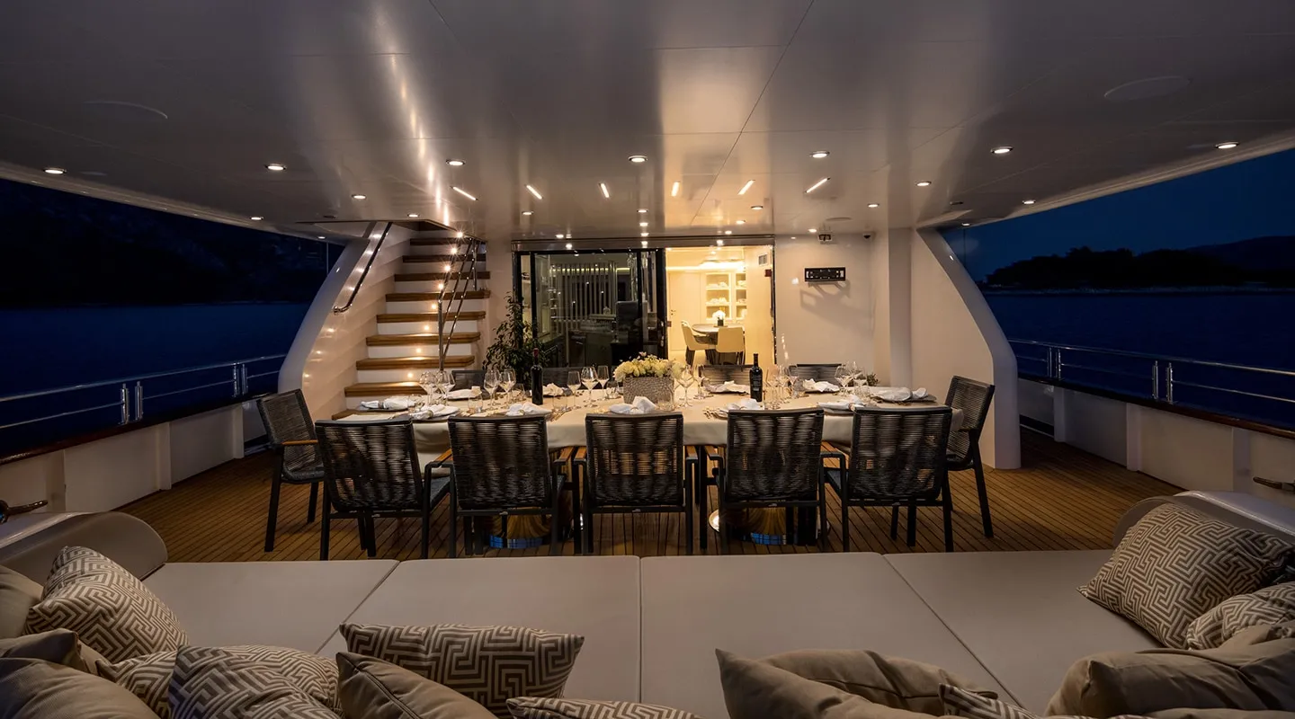 LOVE STORY Aft deck