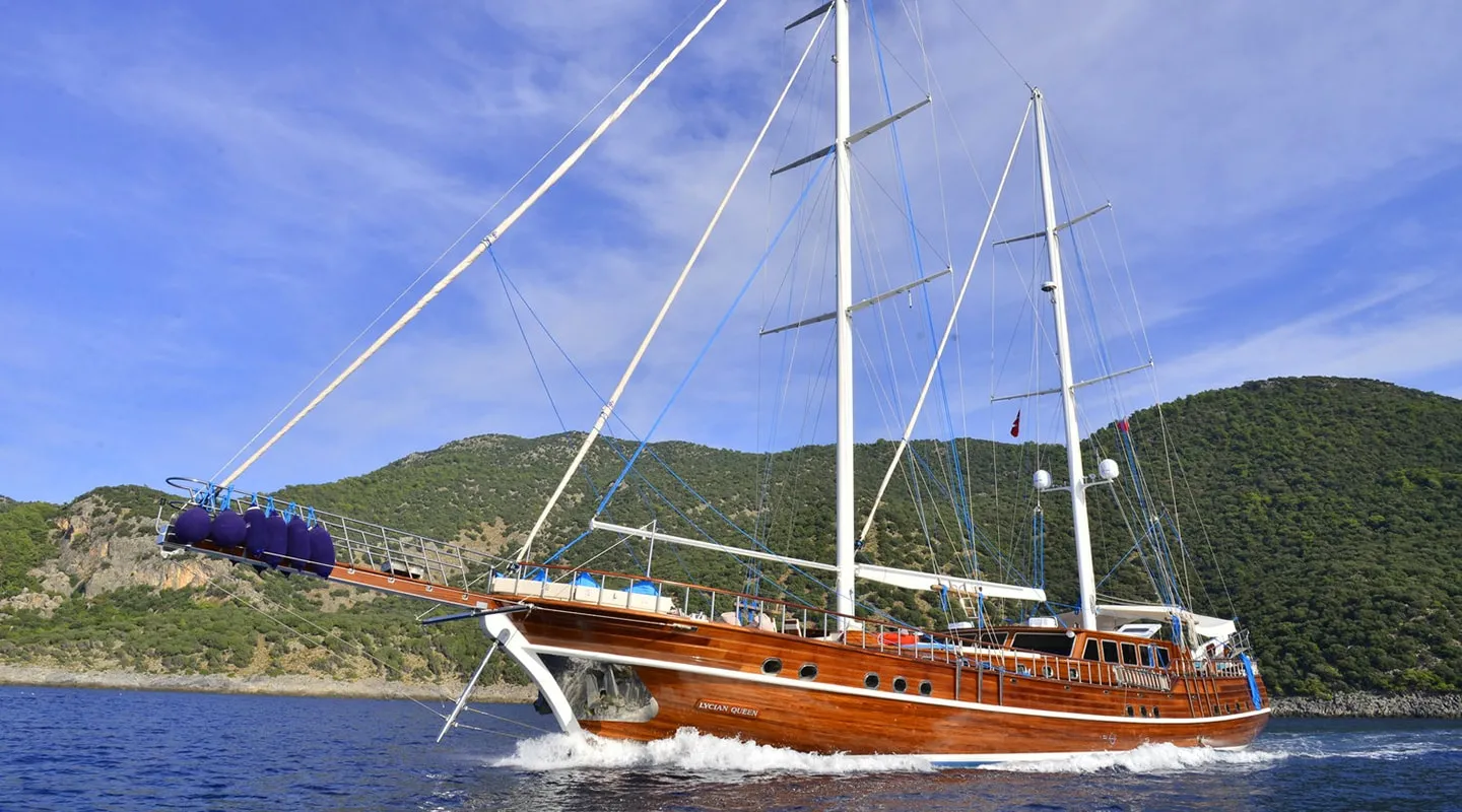 LYCIAN QUEEN Cruising