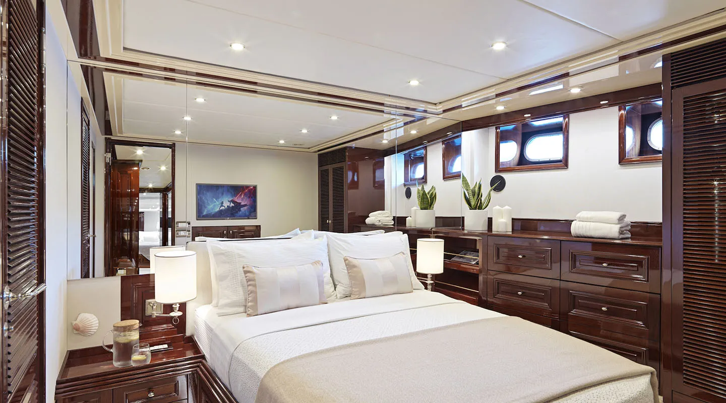 MIA ZOI VIP cabin