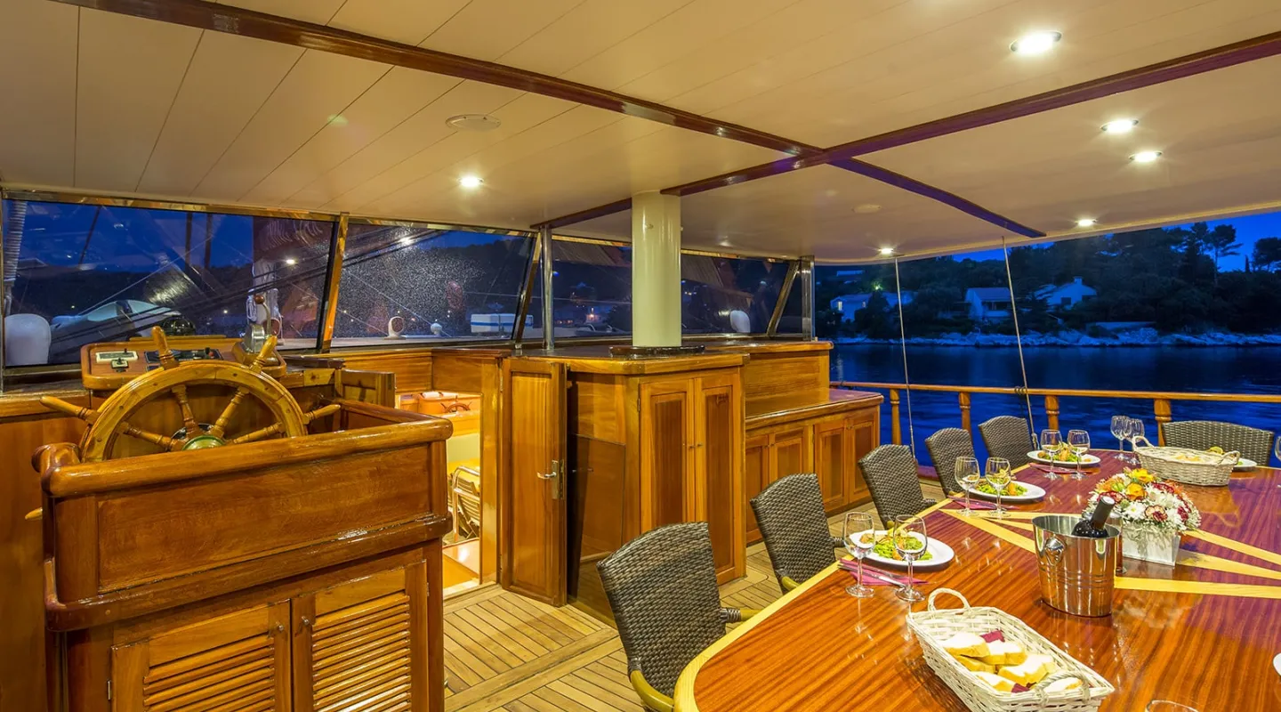 MORNING STAR Aft deck