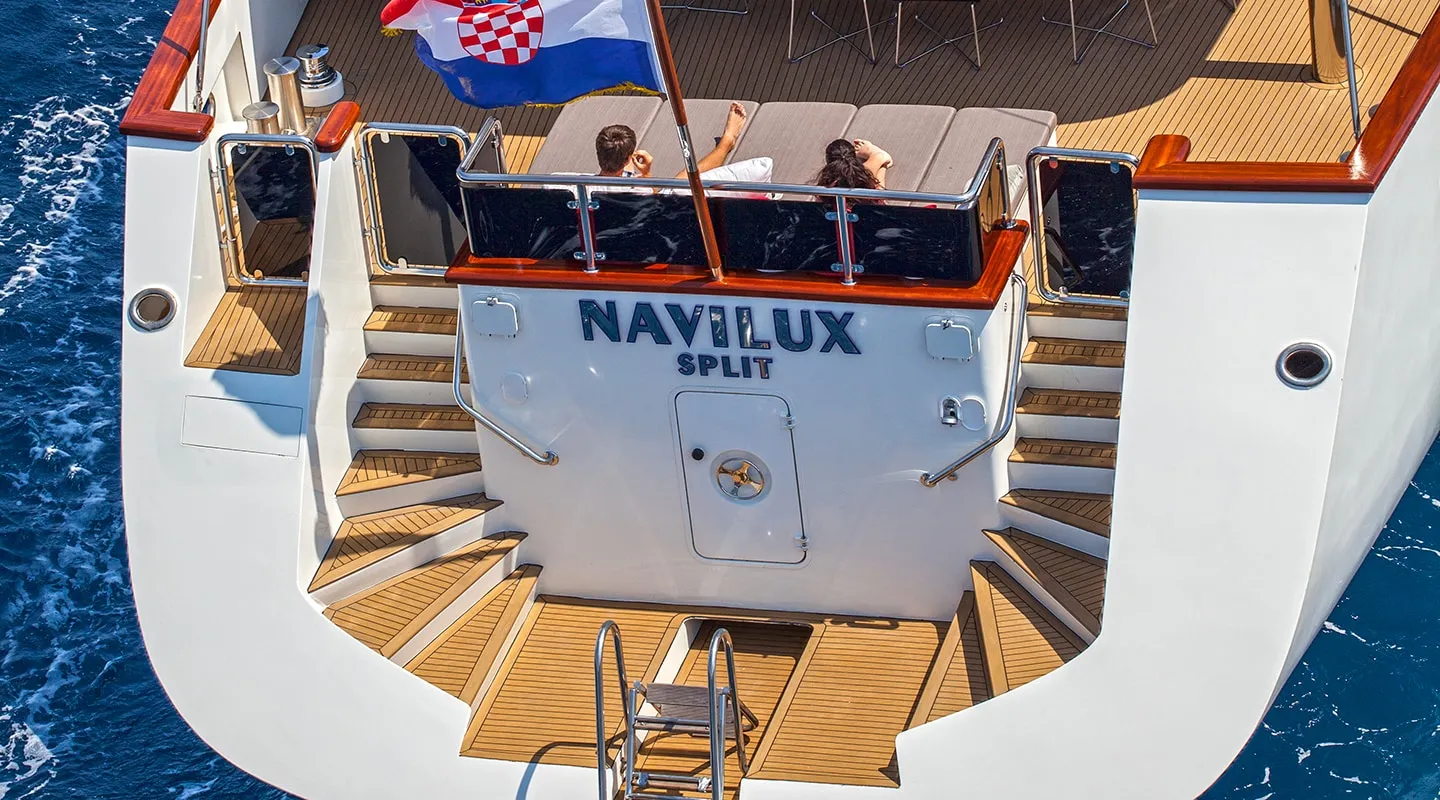 NAVILUX Aft deck