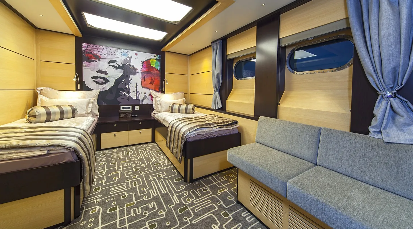 NAVILUX Twin cabin