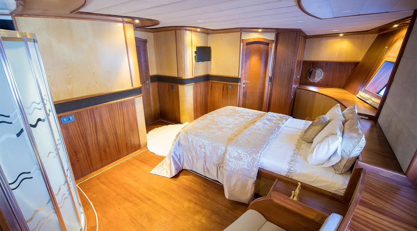 NEVRA QUEEN Master cabin