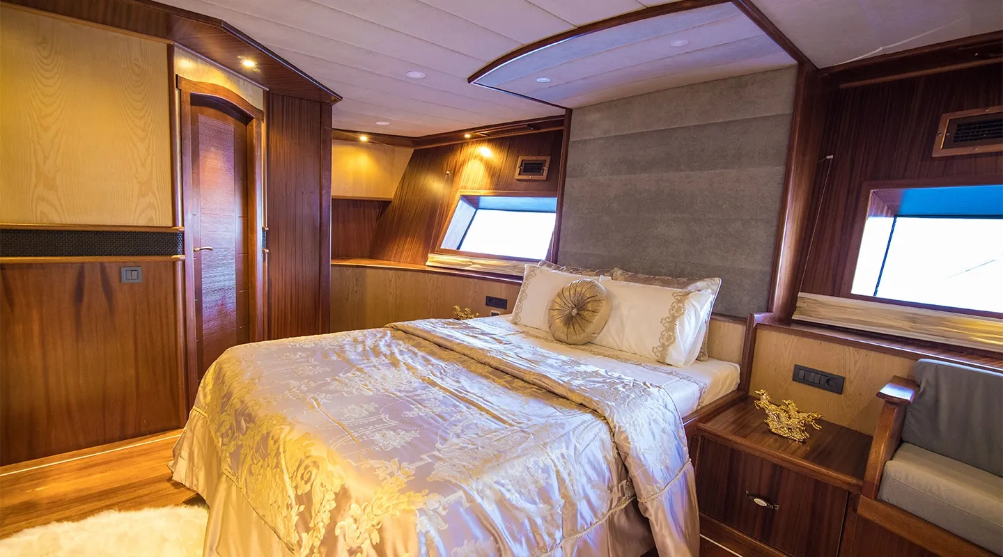 NEVRA QUEEN Master cabin