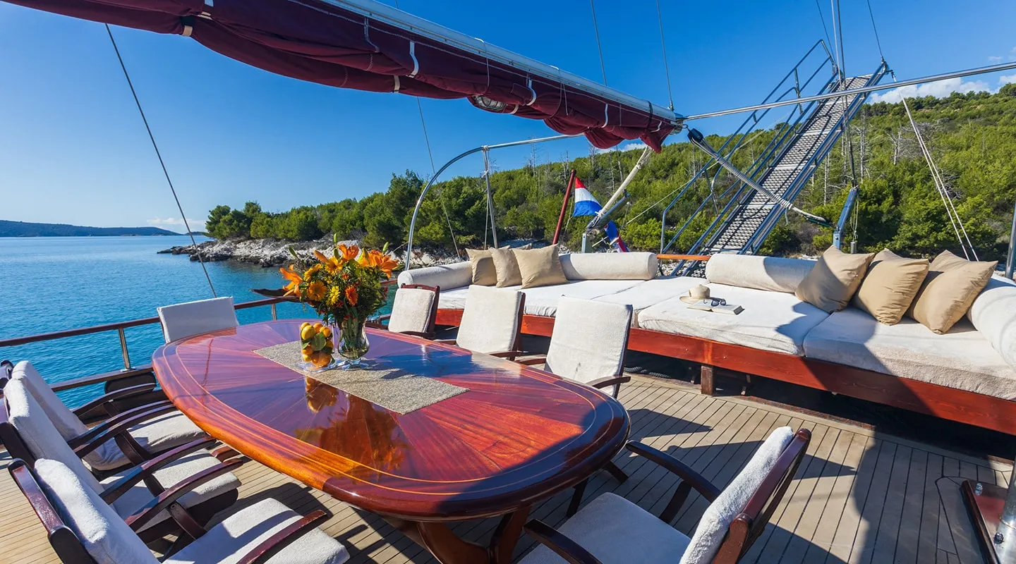 NOSTRA VITA Aft deck