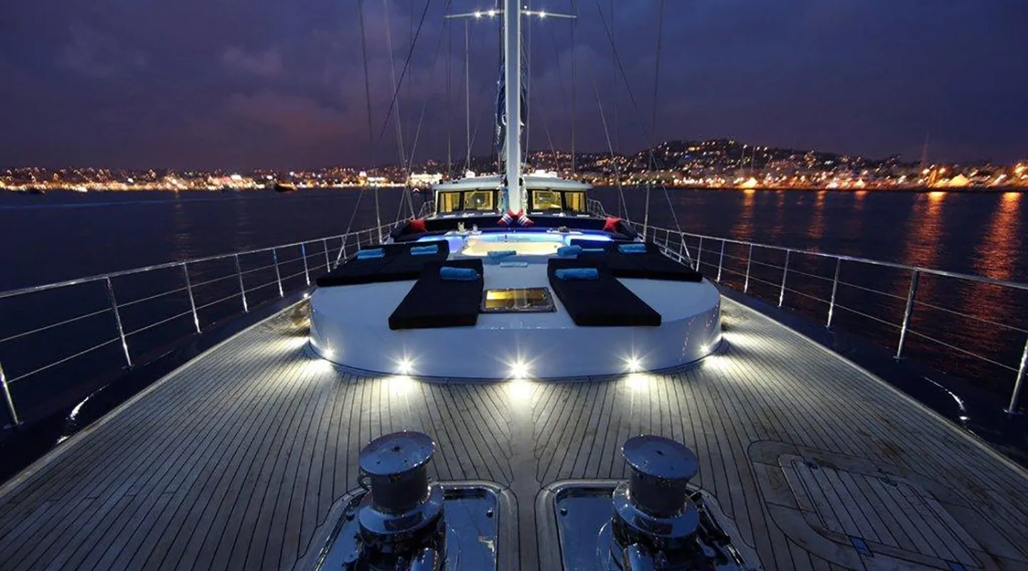 PERLA DEL MARE Bow deck