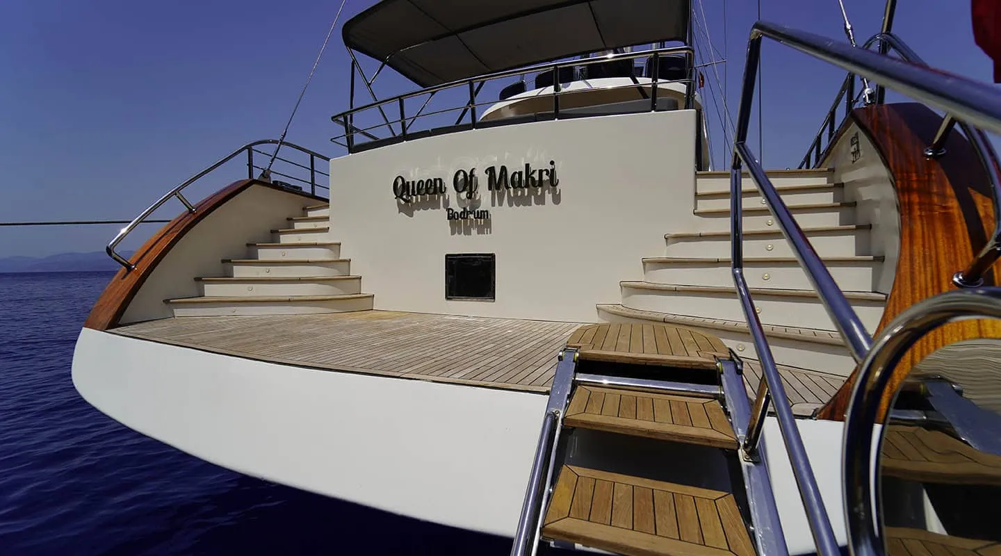 QUEEN OF MAKRI Swim platform