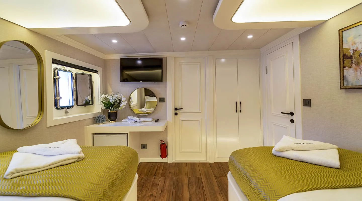 QUEEN OF MAKRI Twin cabin