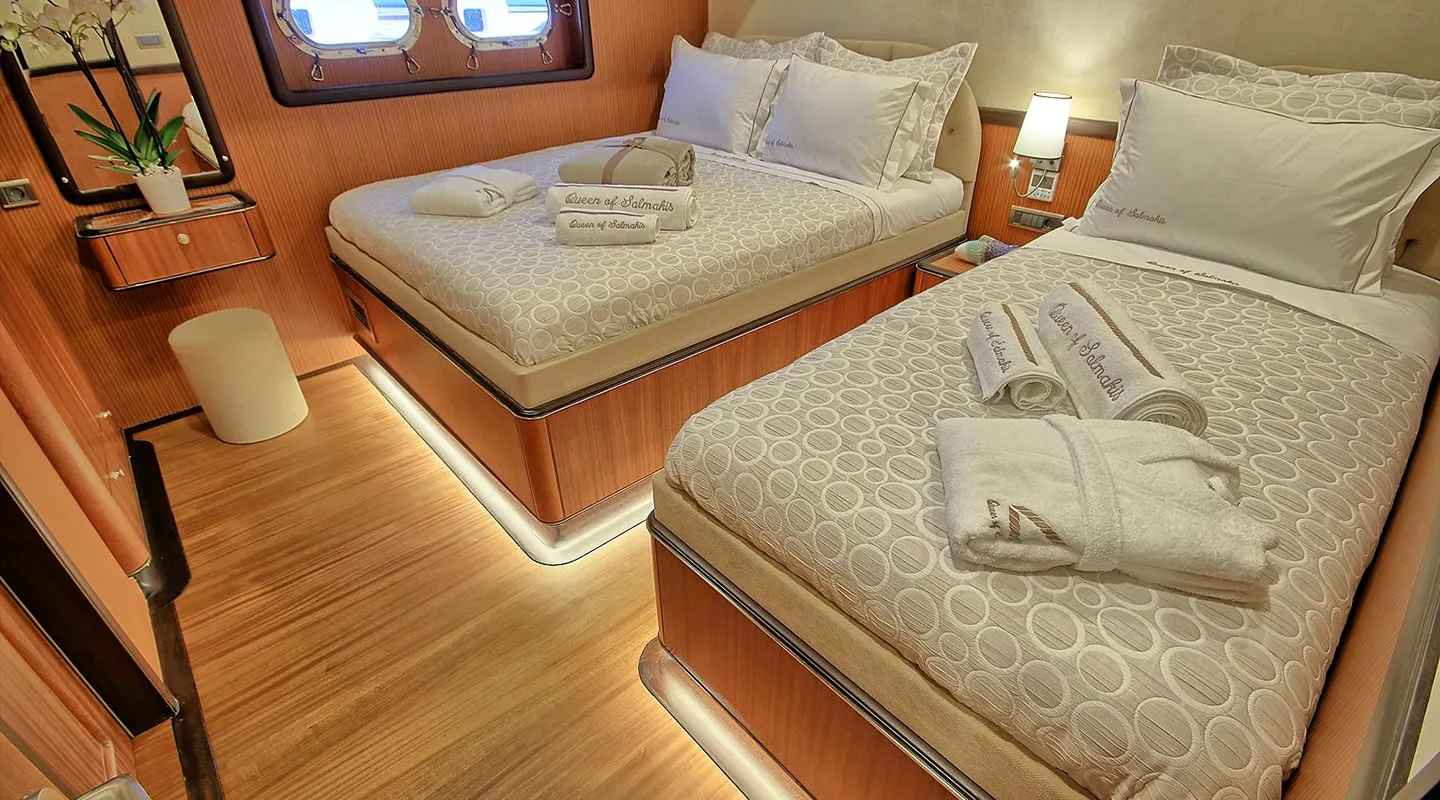 QUEEN OF SALMAKIS Triple cabin