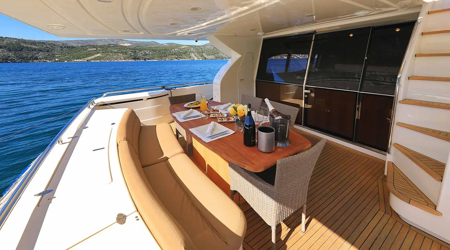 QUO VADIS I Aft deck