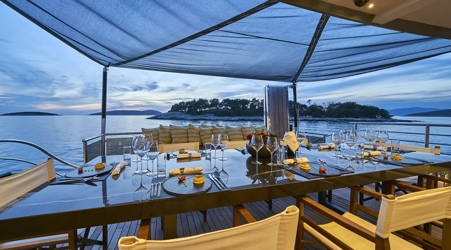 RARA AVIS Dining area on Aft deck