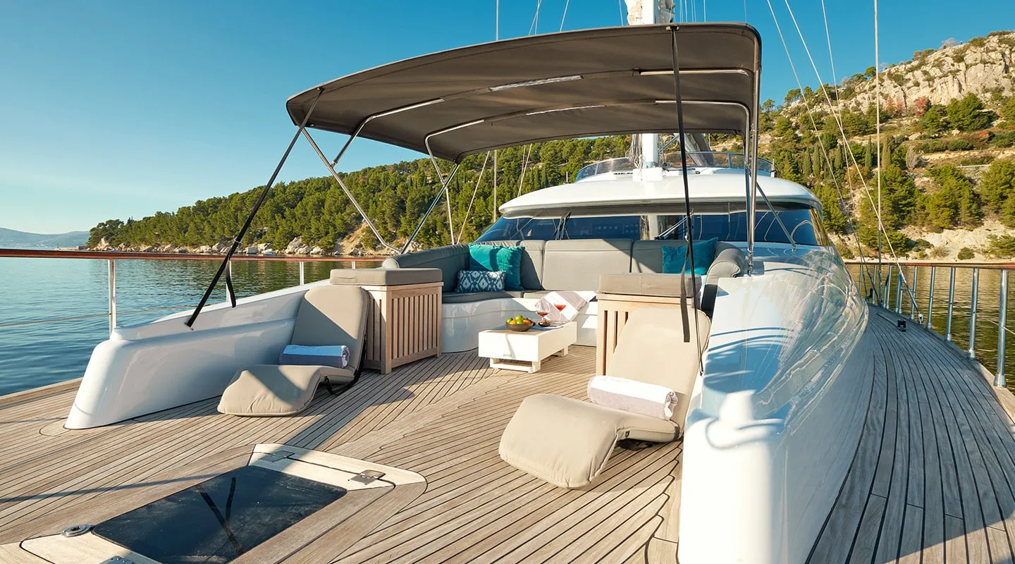 SAN LIMI Bow deck