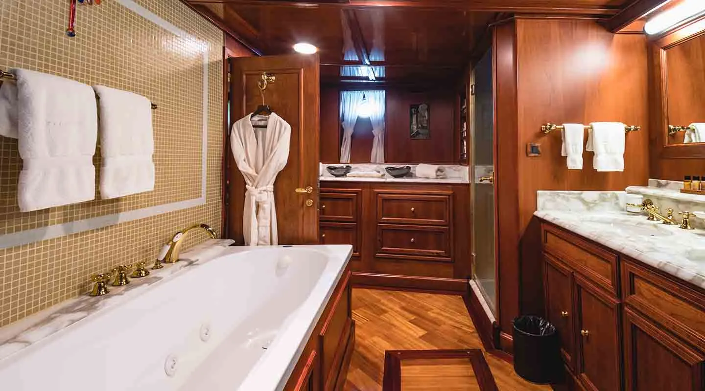 SEAGULL 2 Master bathroom