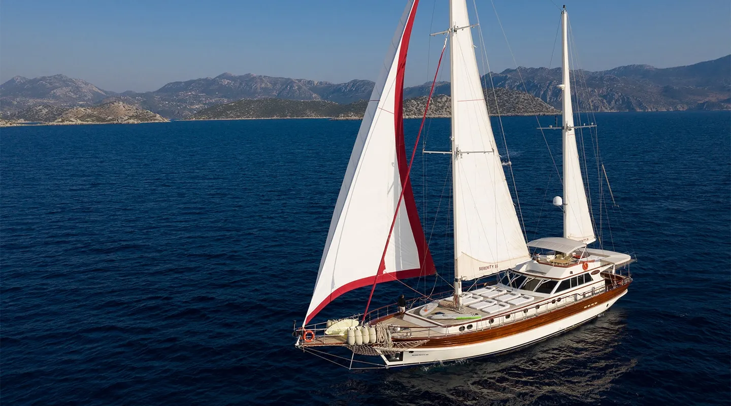 SERENITY 86 Sailing