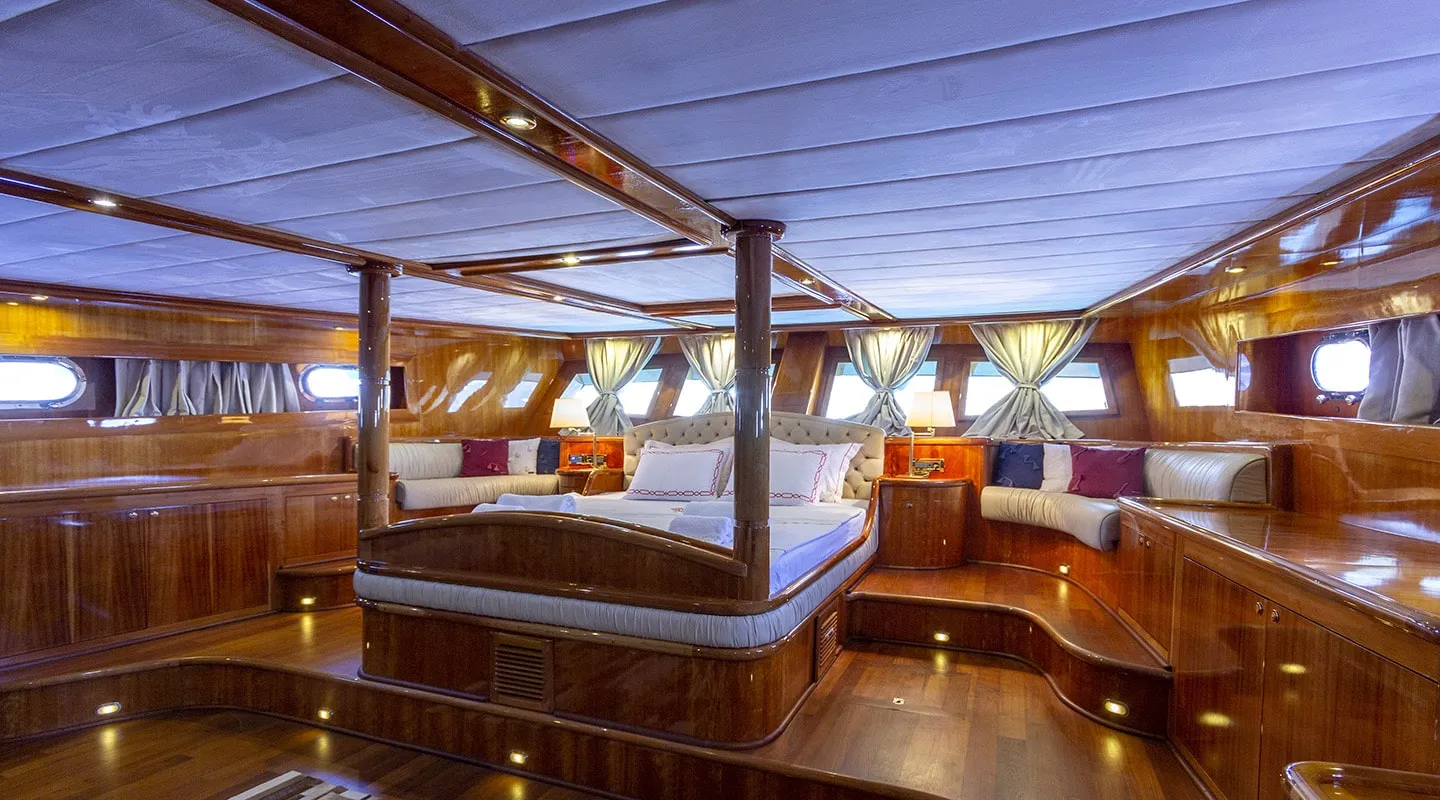 SILVER MOON Aft Master cabin