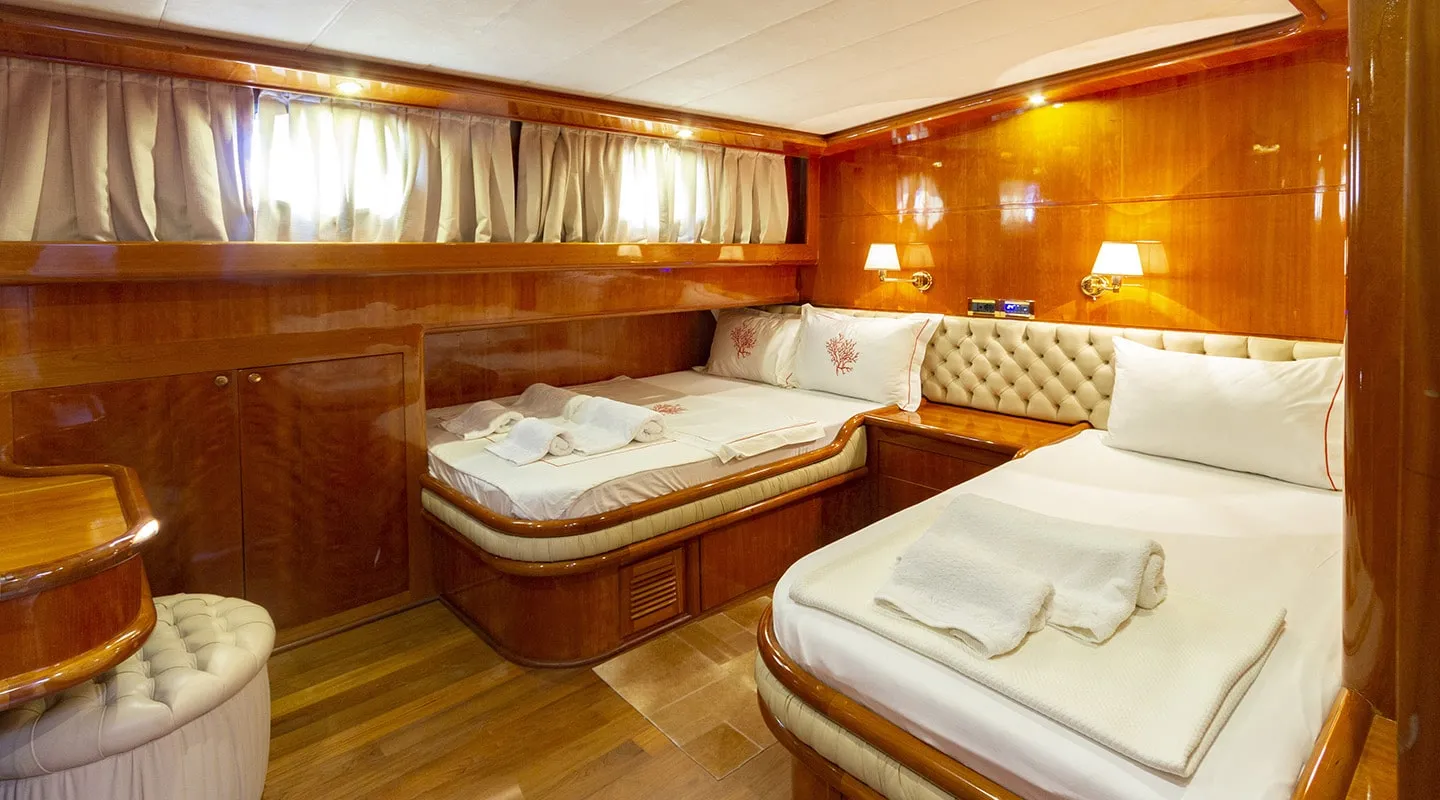 SILVER MOON Triple cabin