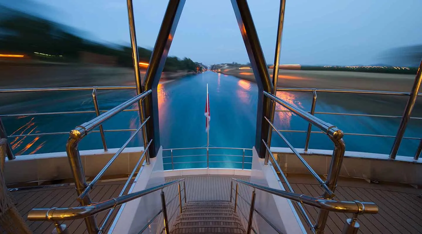 VARIETY VOYAGER Aft deck