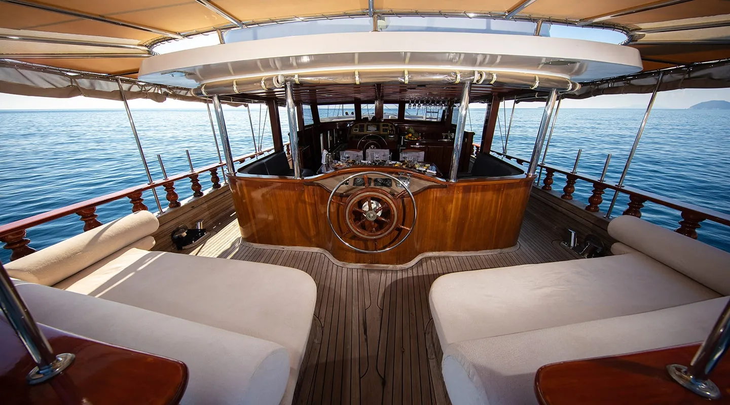 VIVERE Aft deck