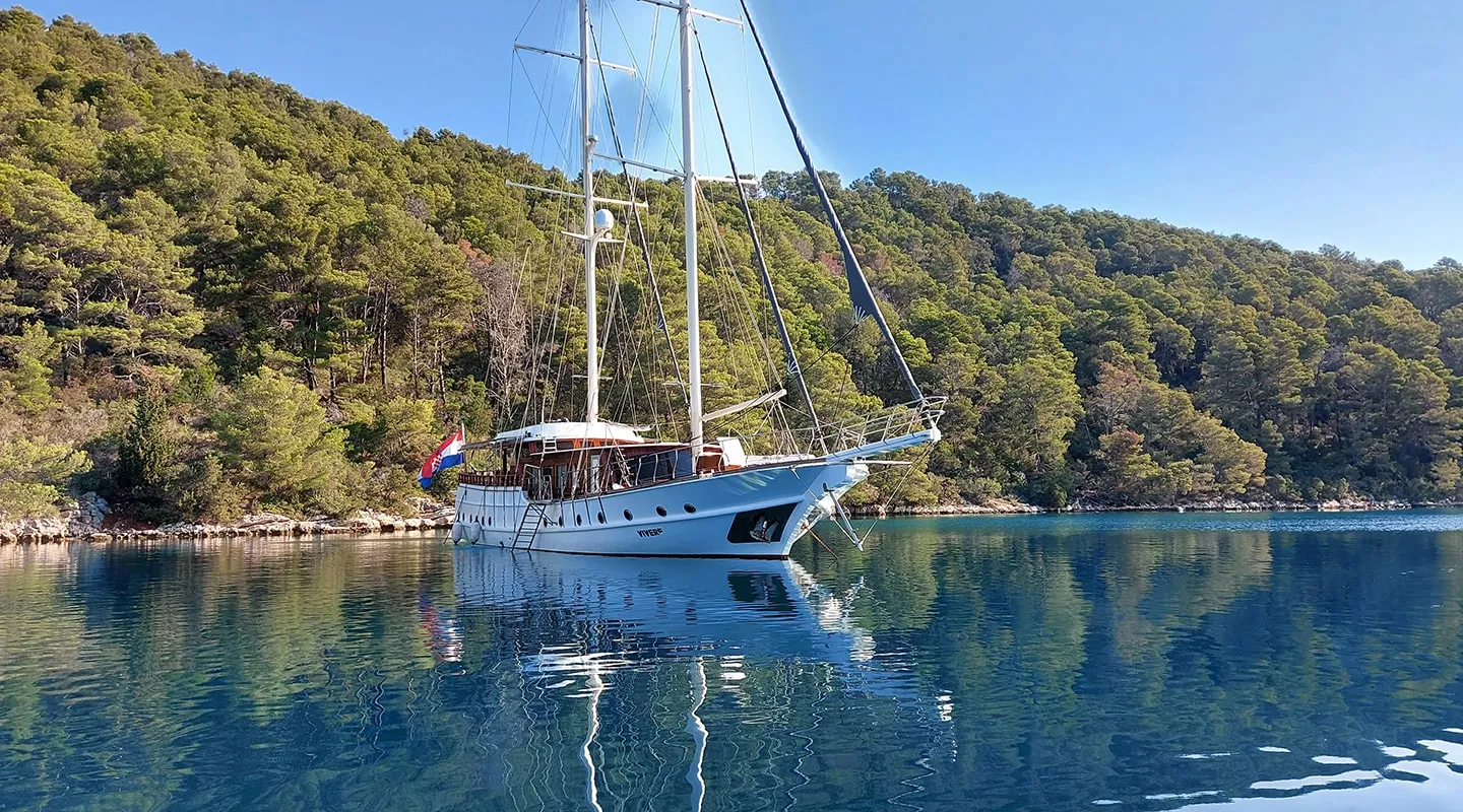 VIVERE Anchored