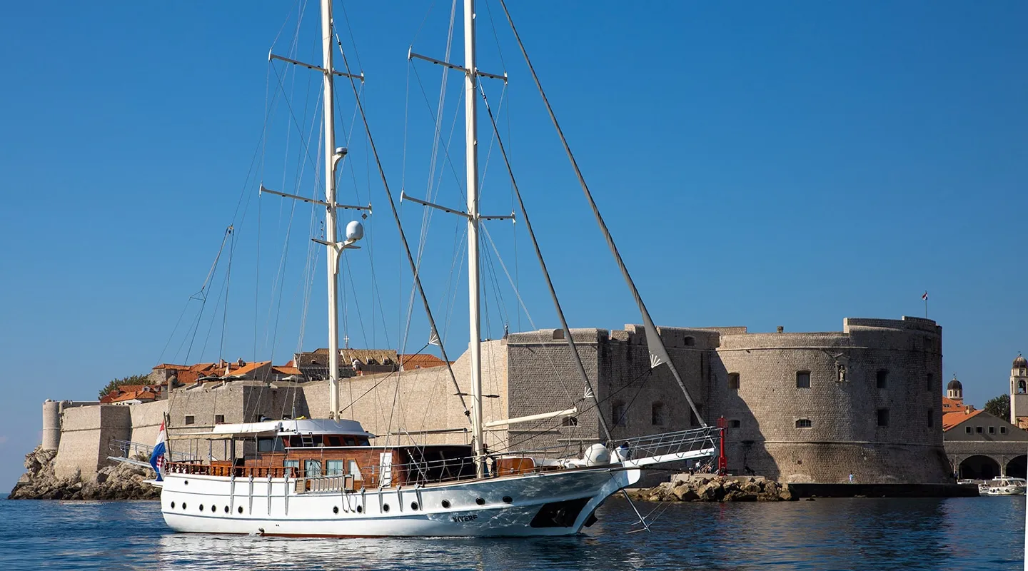 VIVERE Cruising in Dubrovnik