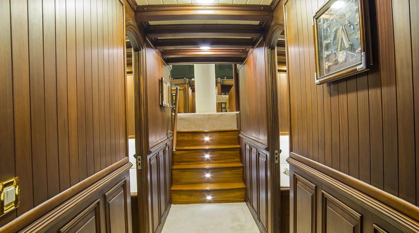 WICKED FELINA Hallway