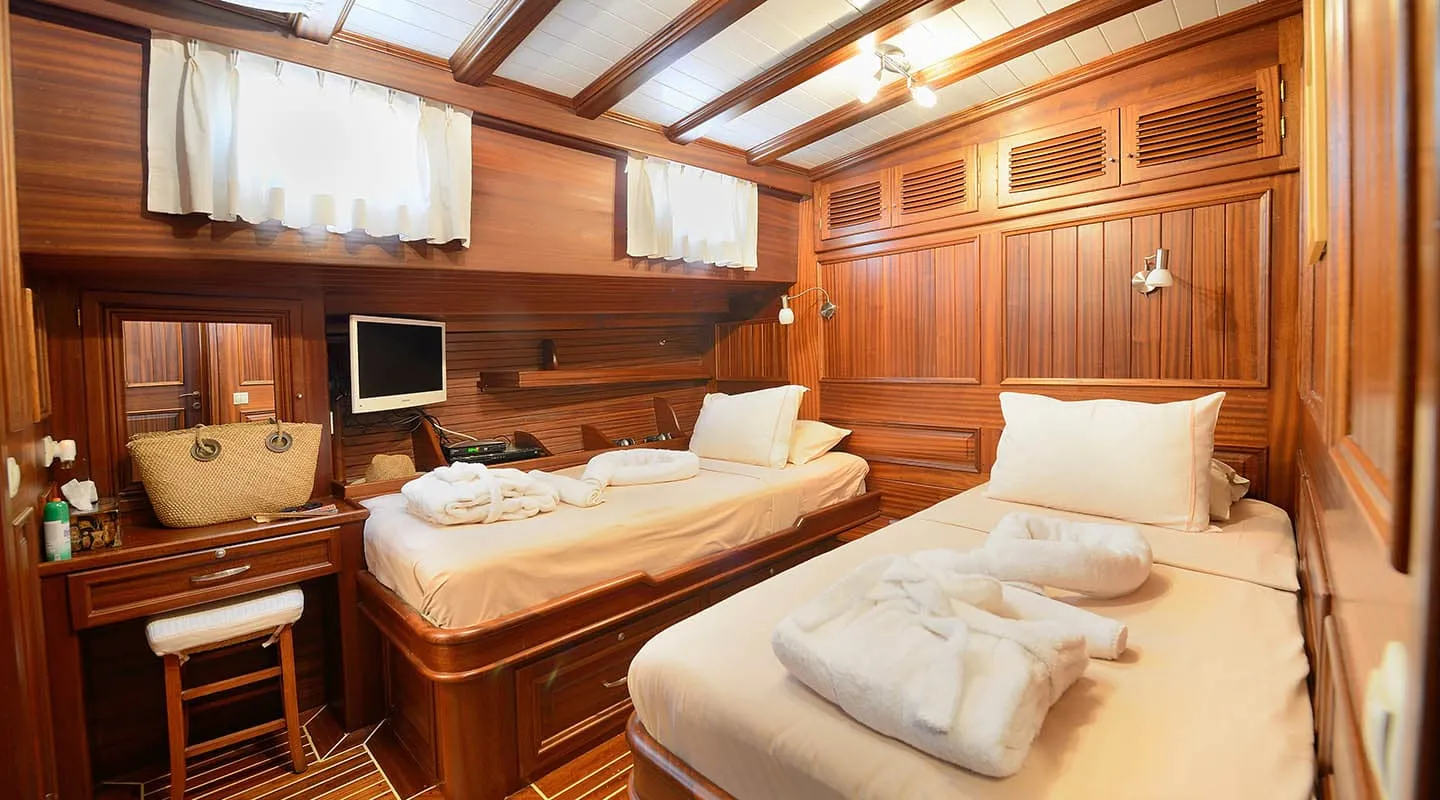 ZEPHYRIA II Twin cabin