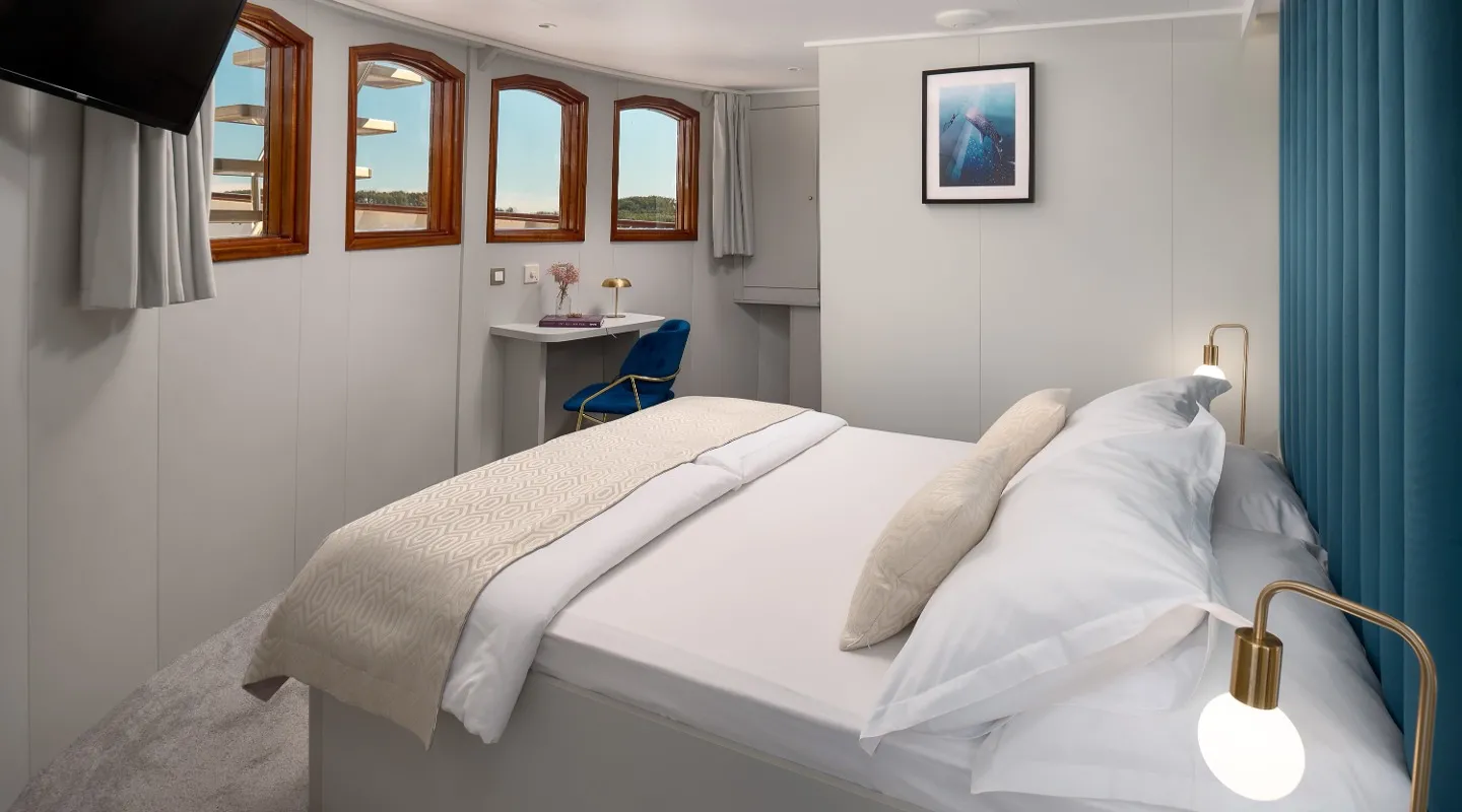 Bellezza-Master-Cabin.jpg