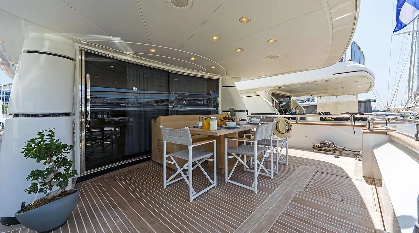 ALEGRIA Aft deck