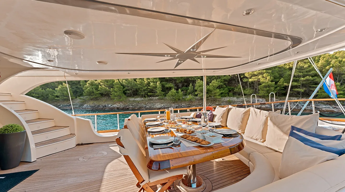 ALESSANDRO I Dinning area - Aft deck