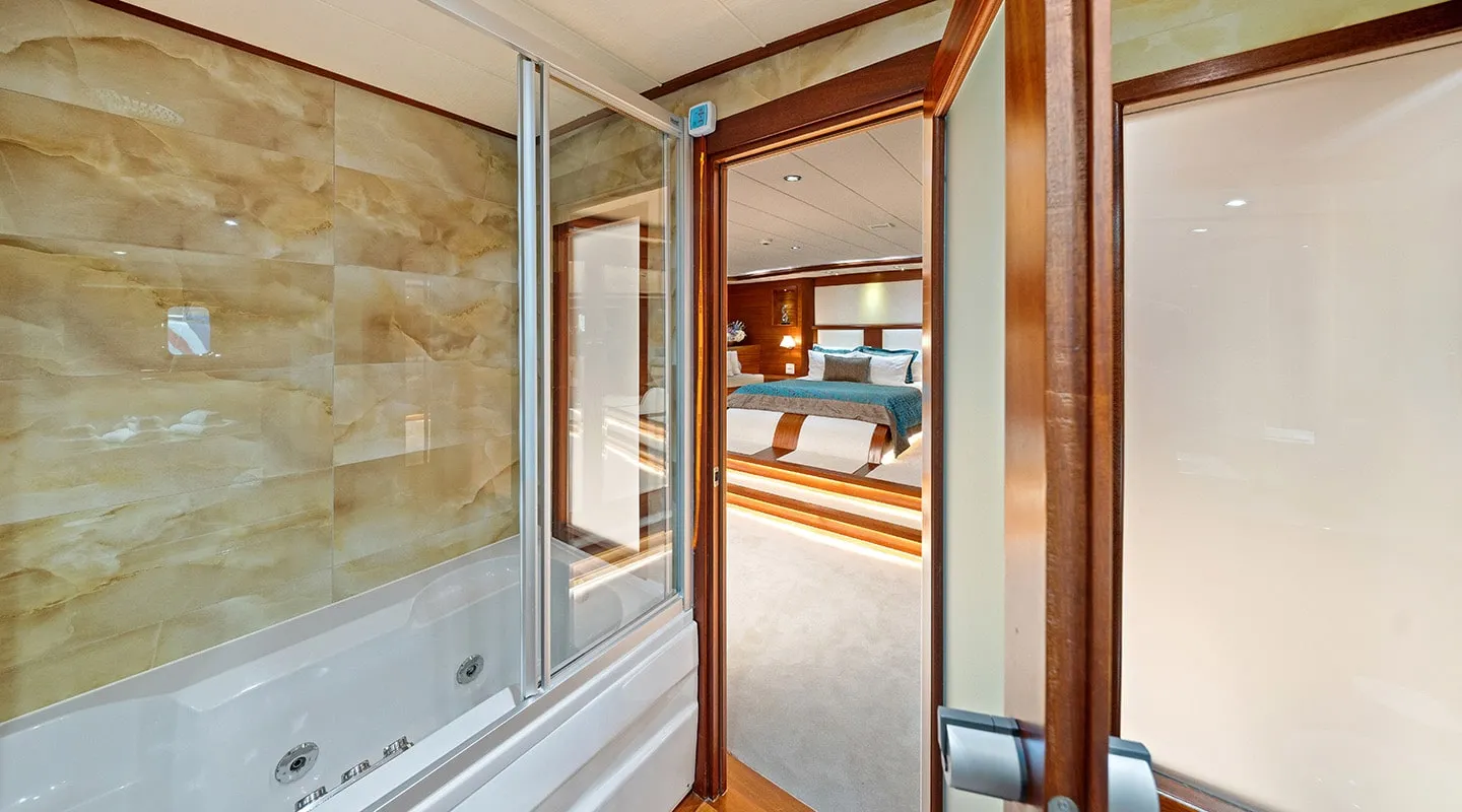 ALESSANDRO I Master suite bathroom