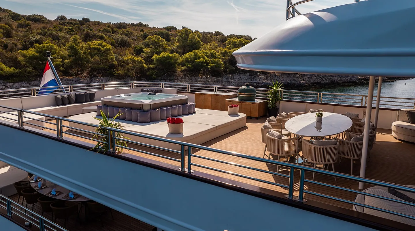ALFA MARIO Sun deck