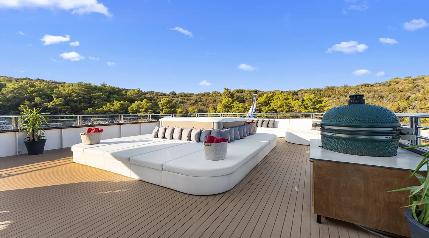 ALFA MARIO Sun deck