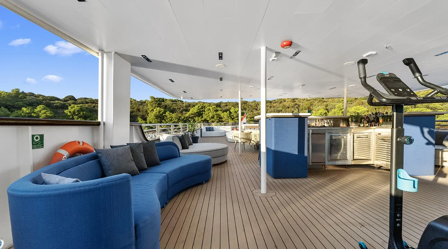 ALFA MARIO Sun deck