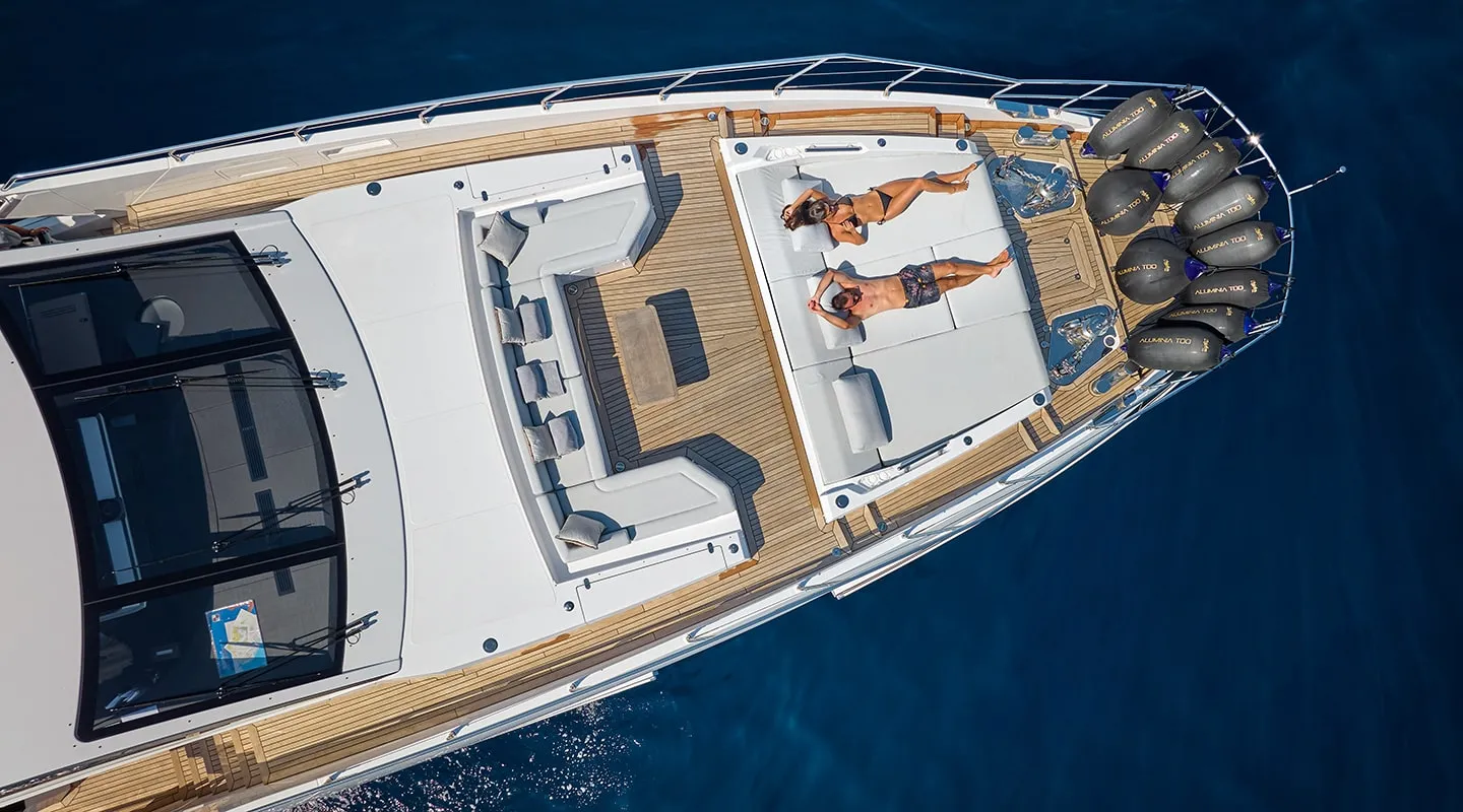 ALUMINIA TOO Bow deck