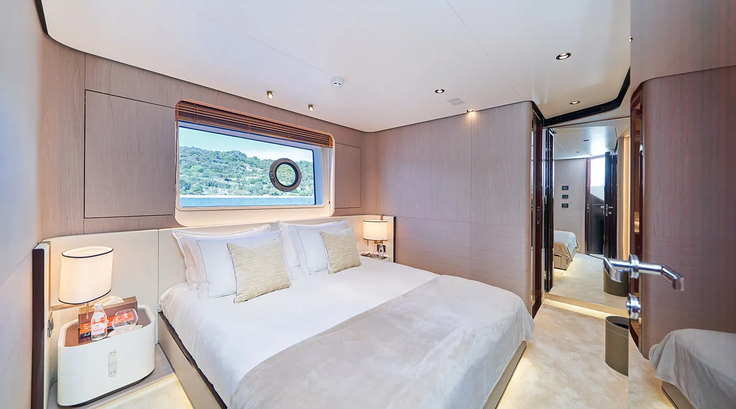 ALUMINIA TOO Double cabin