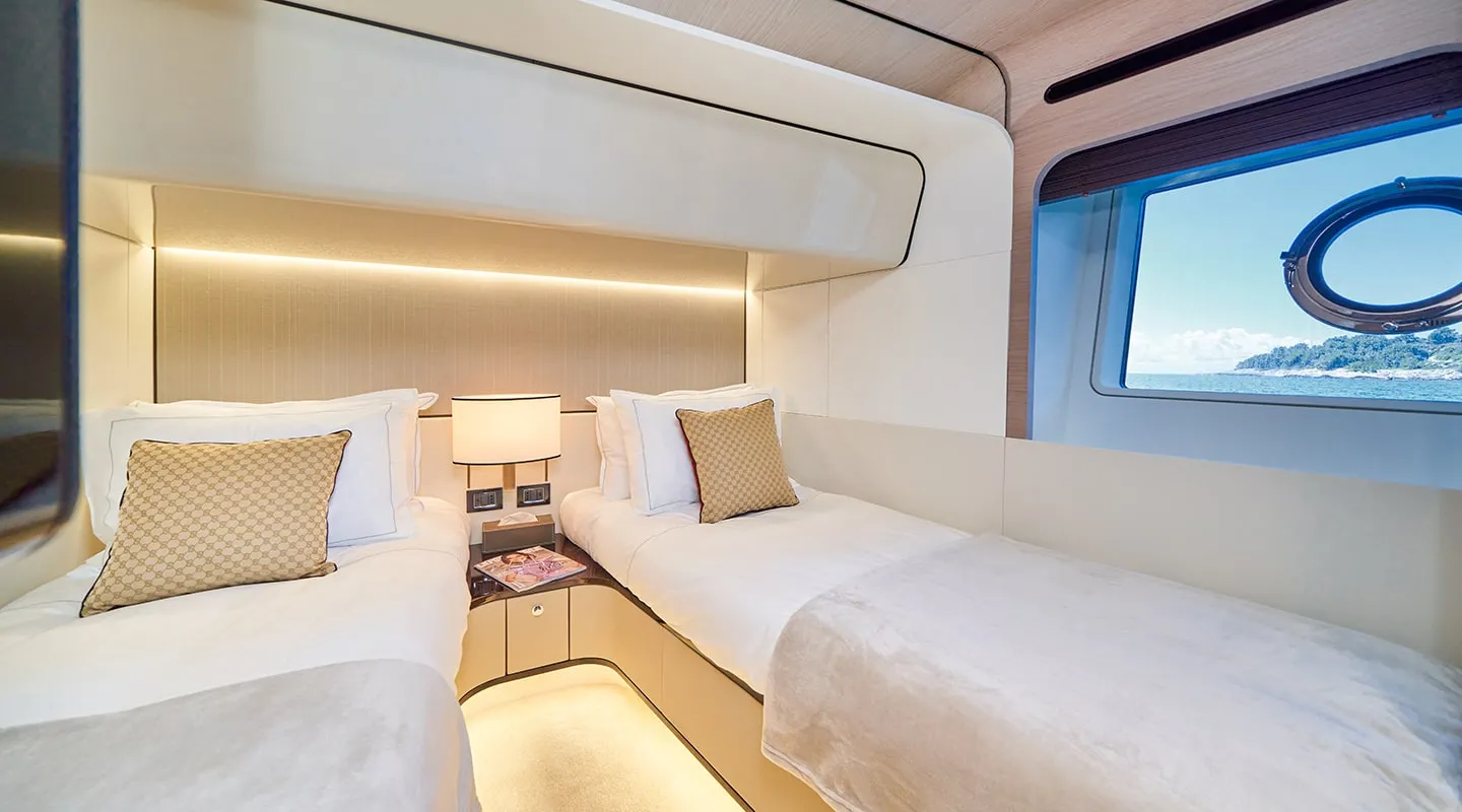 ALUMINIA TOO Twin cabin