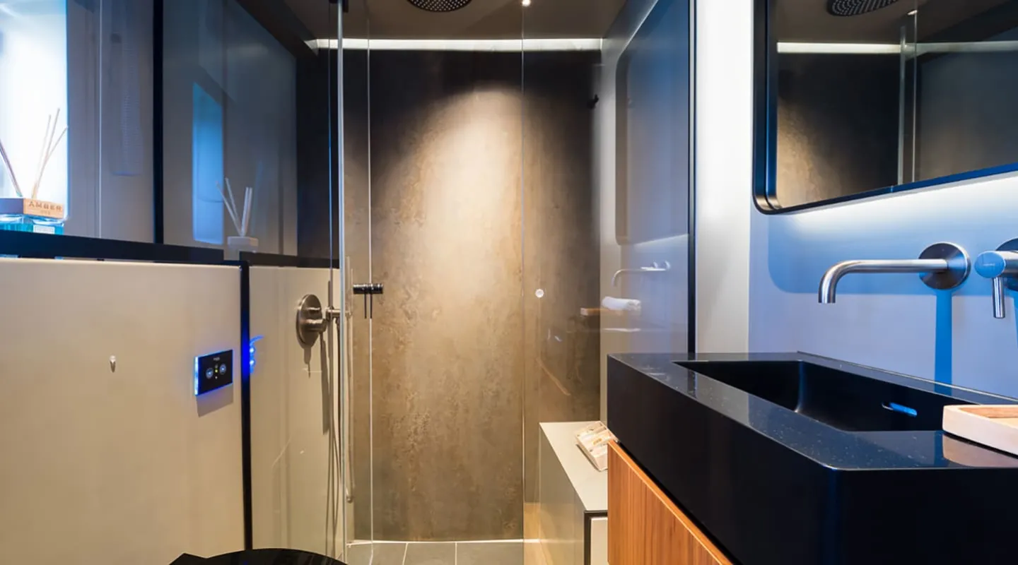 AMBER ONE Bathroom